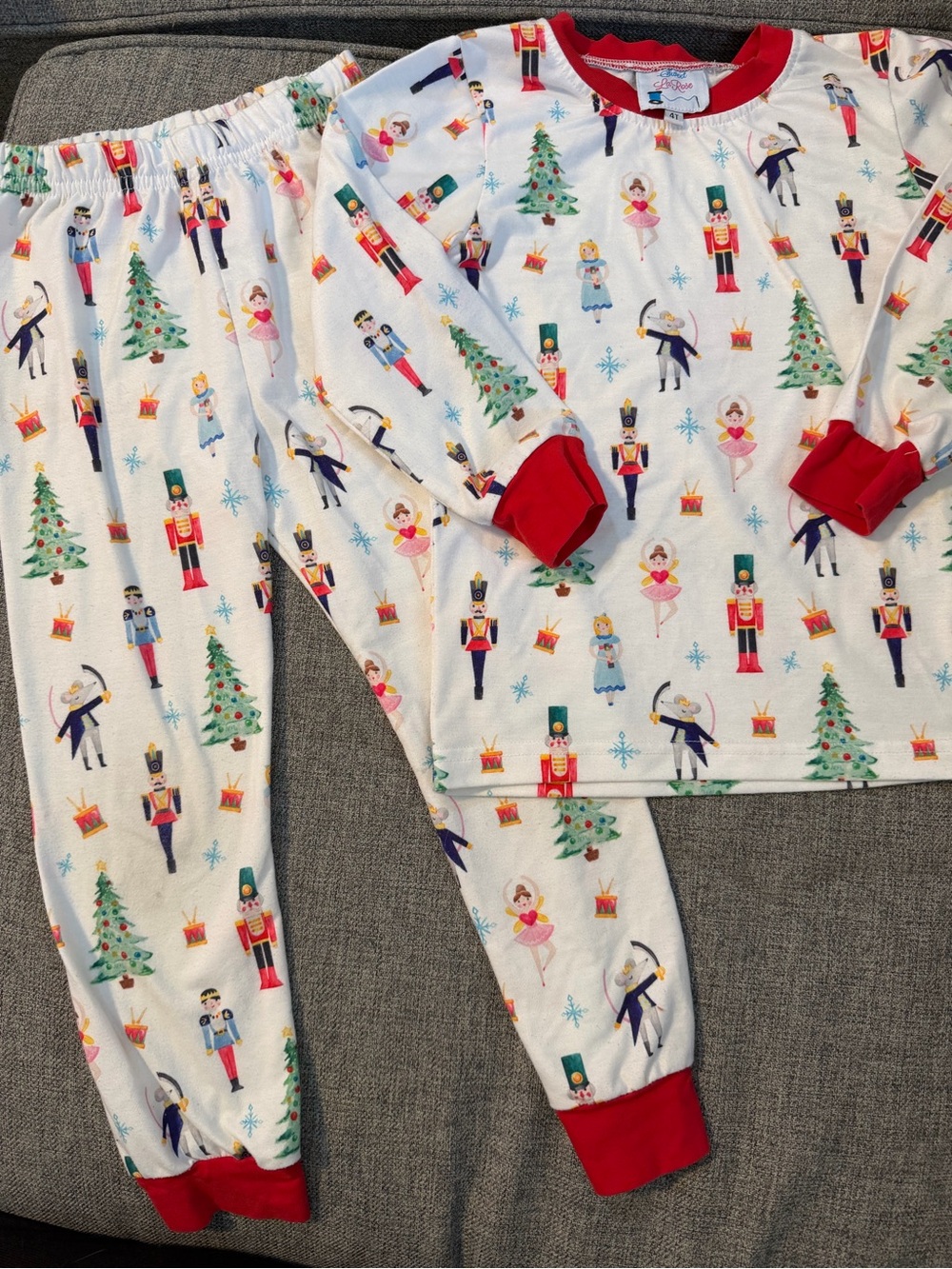 Sweet La Rose Nutcracker Print Kids Pajama Set with Red Trim size 4T GUC